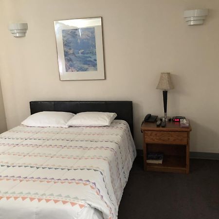 The Capri Motel ウィニペグ エクステリア 写真