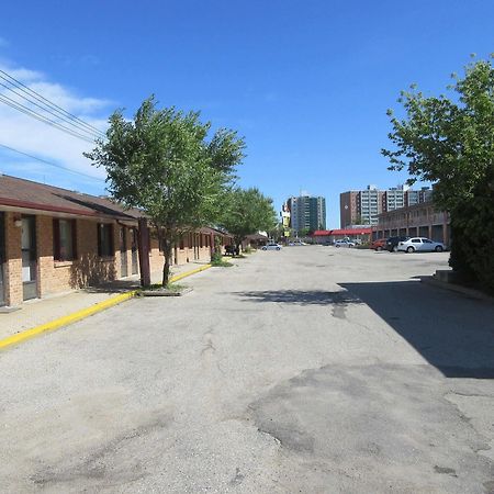 The Capri Motel ウィニペグ エクステリア 写真