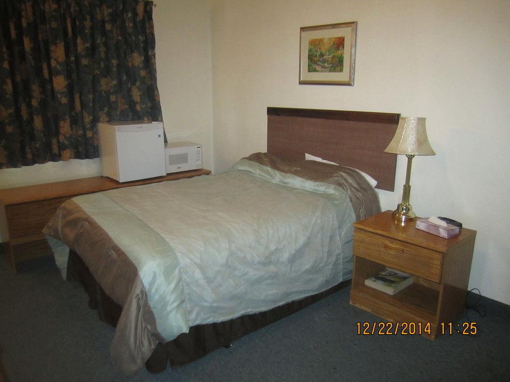 The Capri Motel ウィニペグ エクステリア 写真