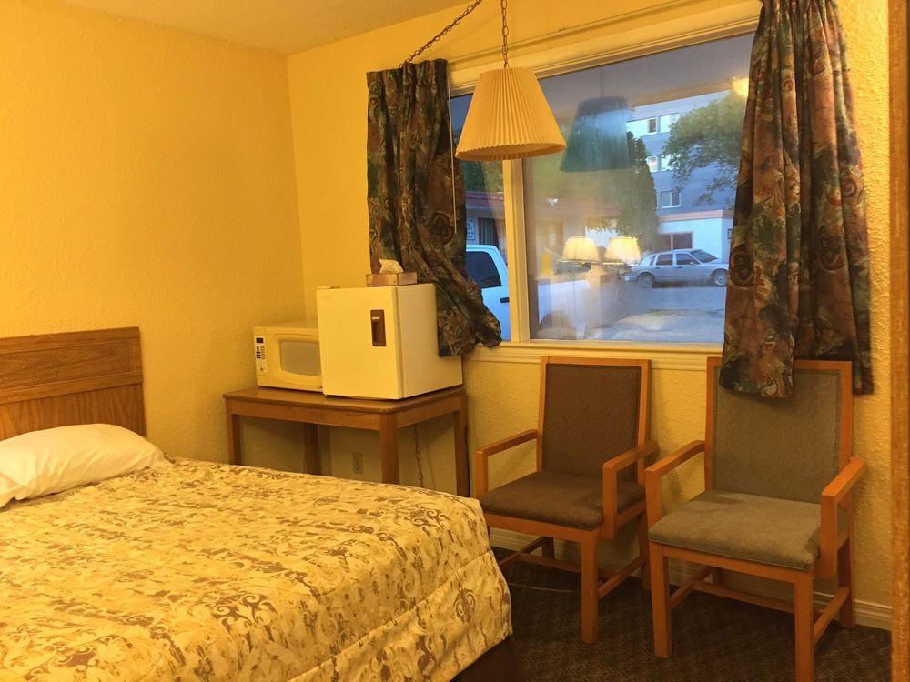 The Capri Motel ウィニペグ エクステリア 写真