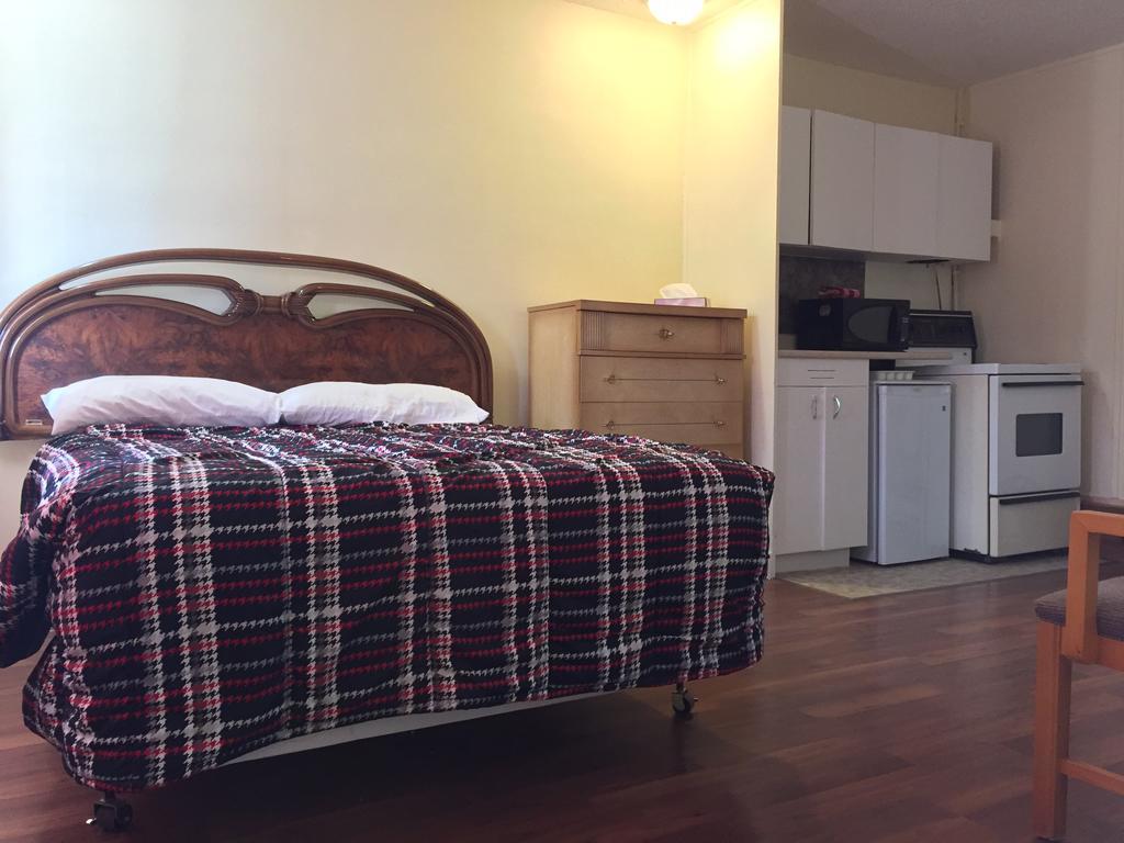 The Capri Motel ウィニペグ エクステリア 写真