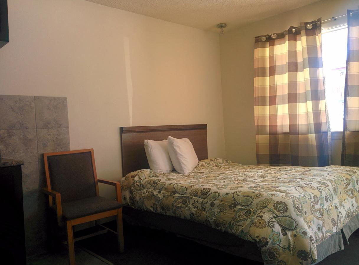 The Capri Motel ウィニペグ エクステリア 写真
