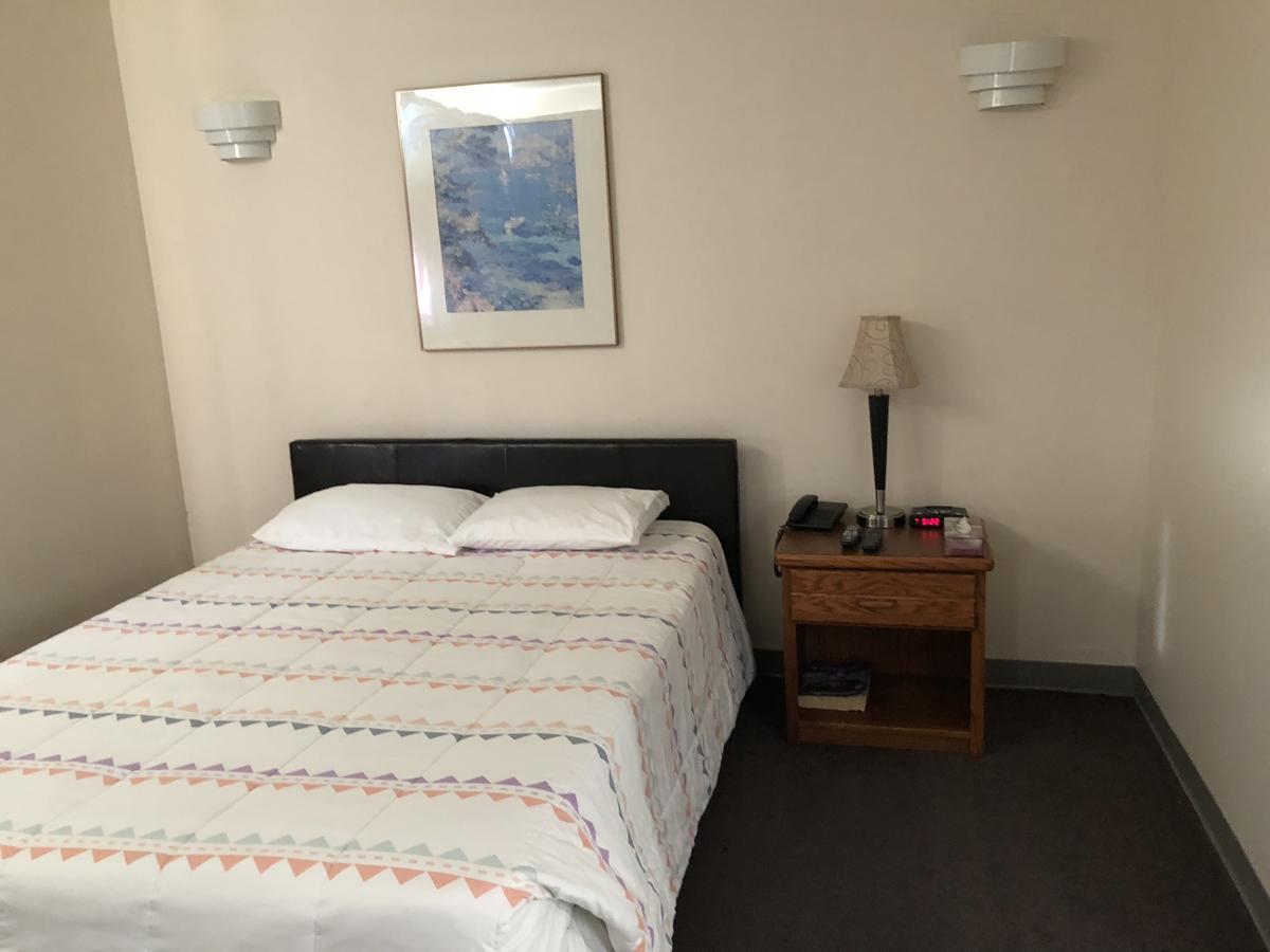 The Capri Motel ウィニペグ エクステリア 写真