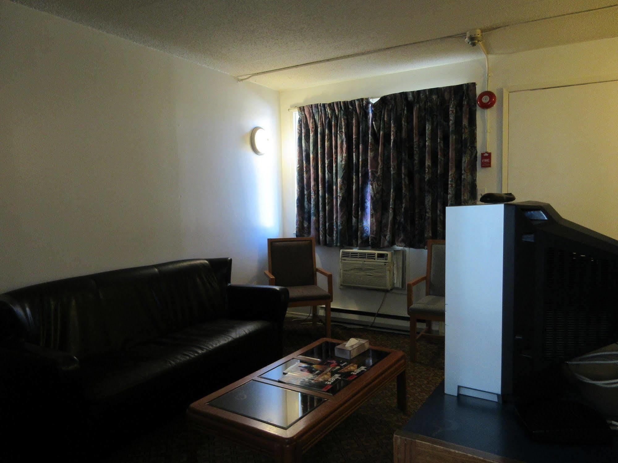 The Capri Motel ウィニペグ エクステリア 写真