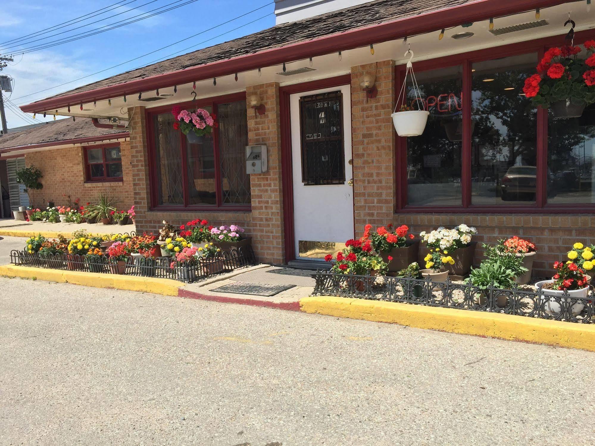 The Capri Motel ウィニペグ エクステリア 写真