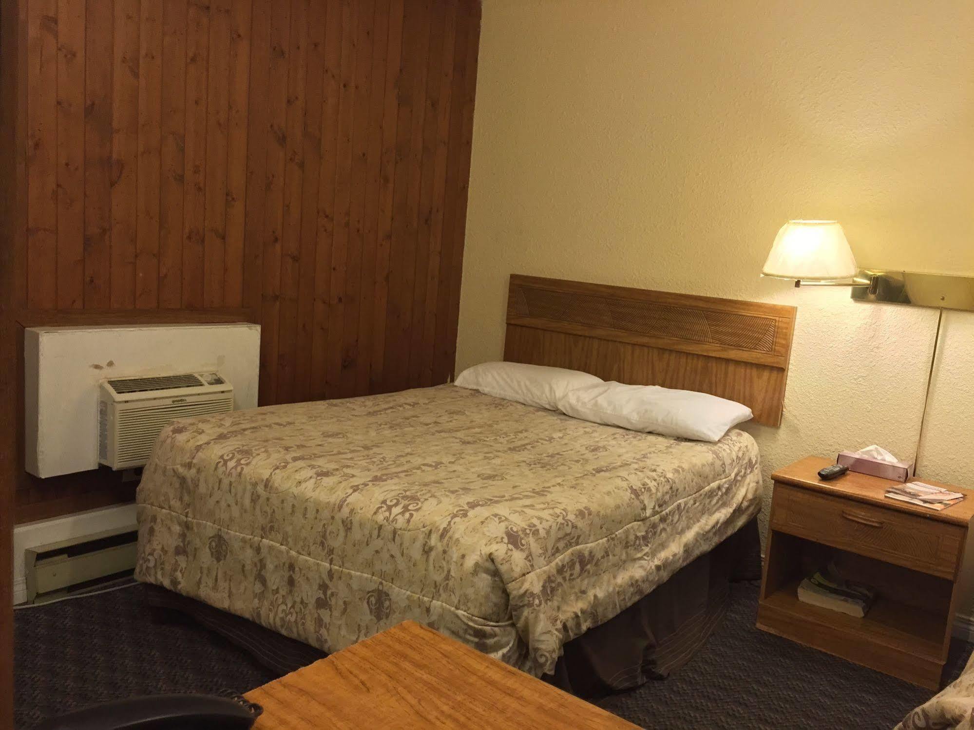 The Capri Motel ウィニペグ エクステリア 写真