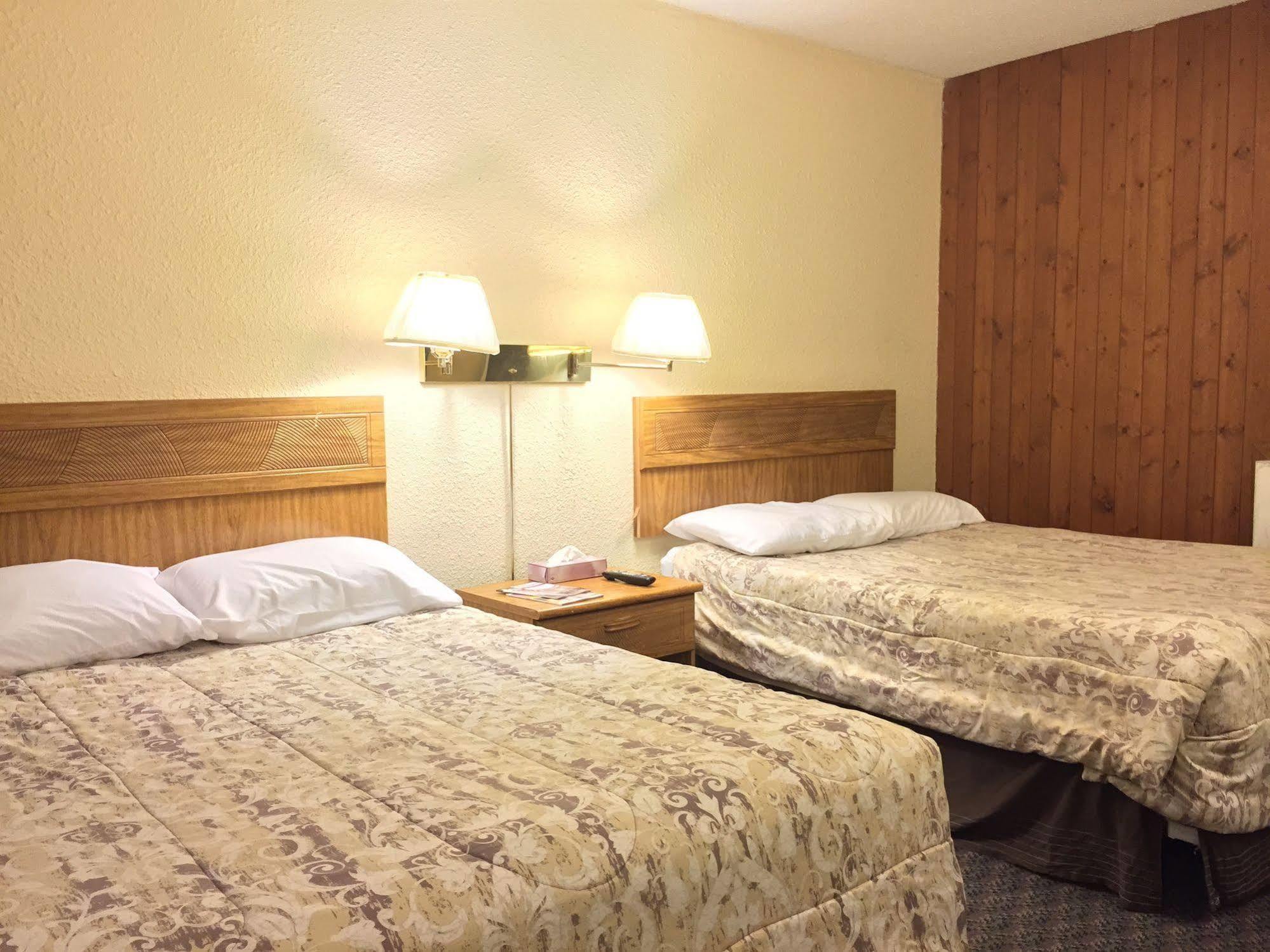 The Capri Motel ウィニペグ エクステリア 写真