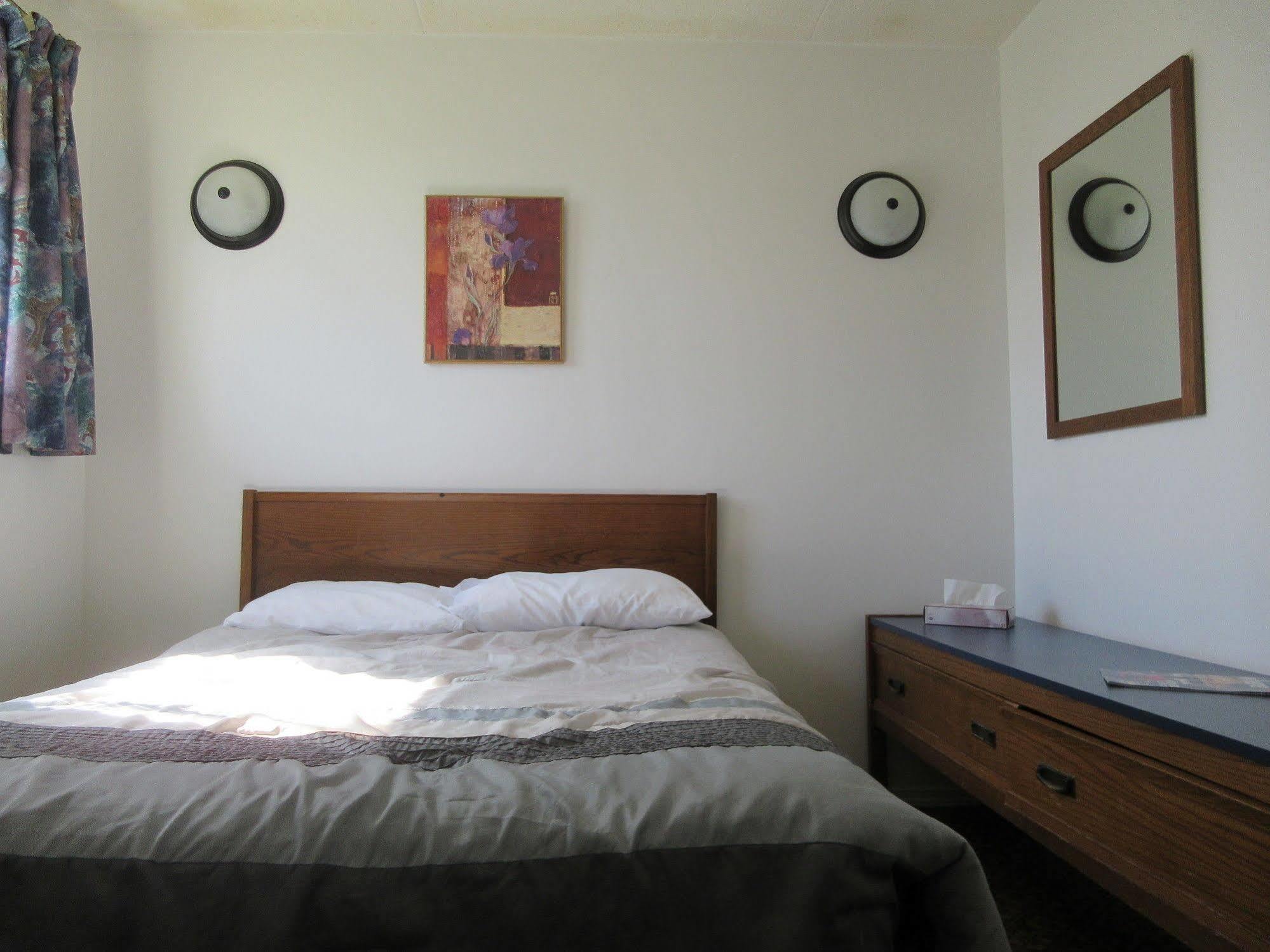 The Capri Motel ウィニペグ エクステリア 写真