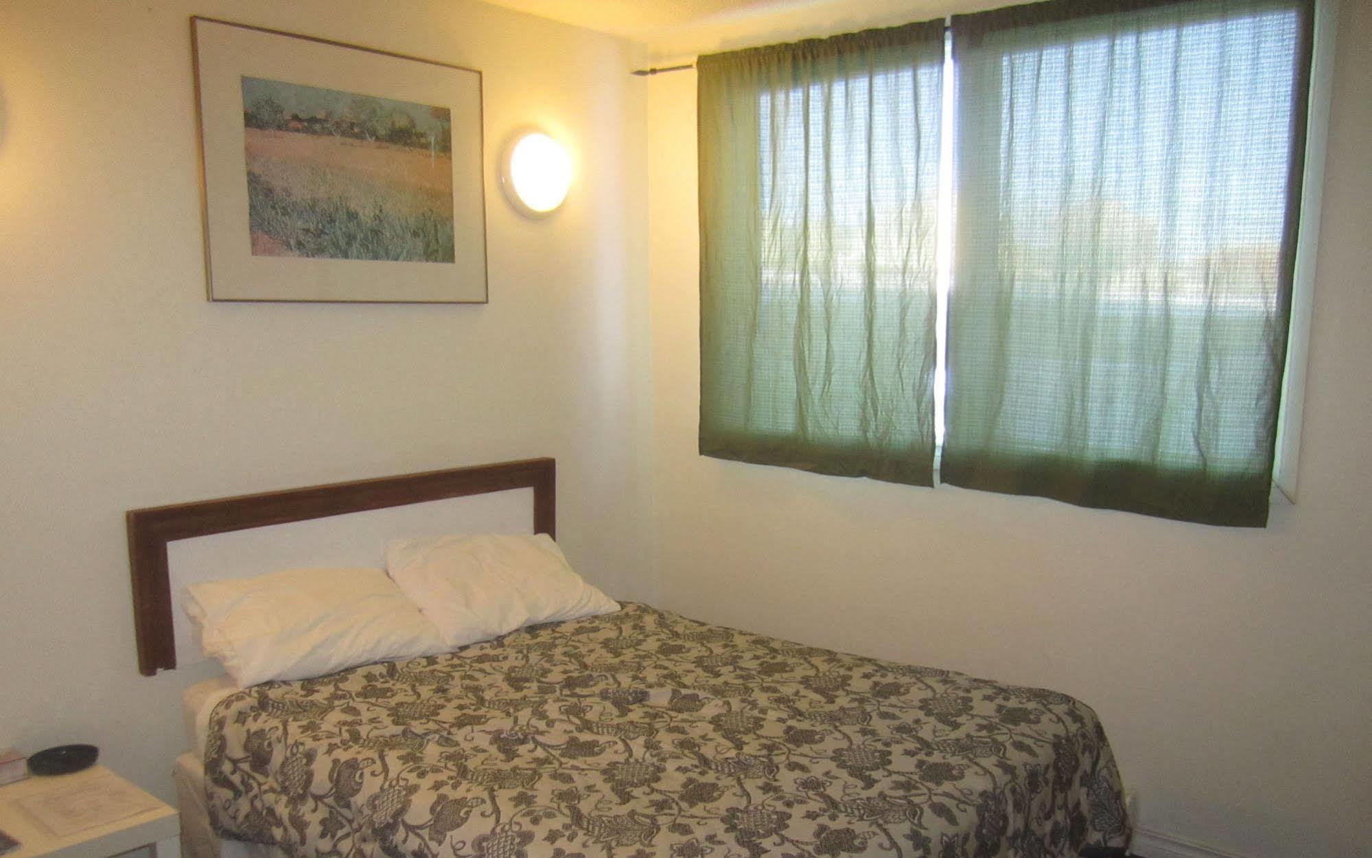 The Capri Motel ウィニペグ エクステリア 写真