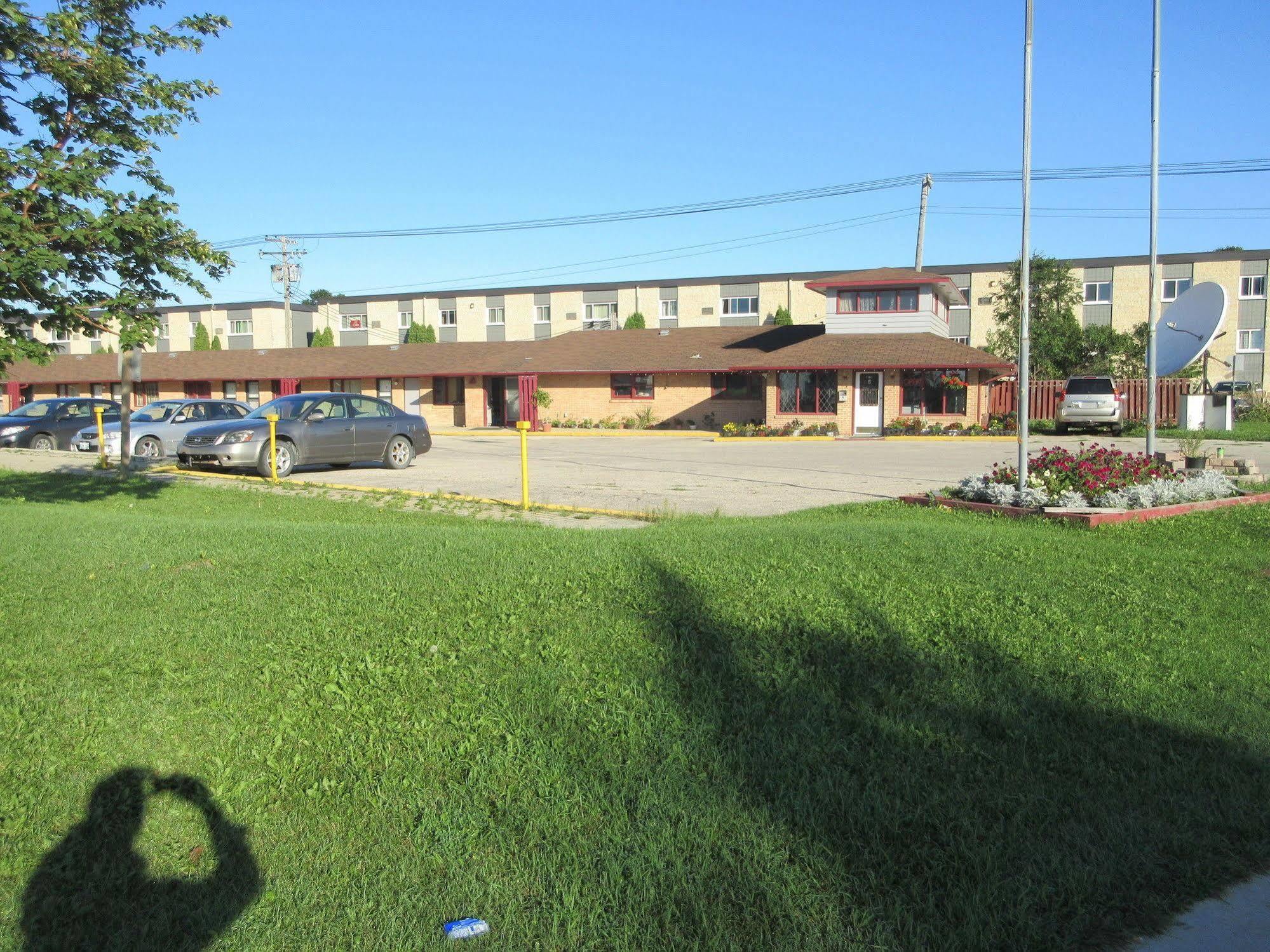 The Capri Motel ウィニペグ エクステリア 写真