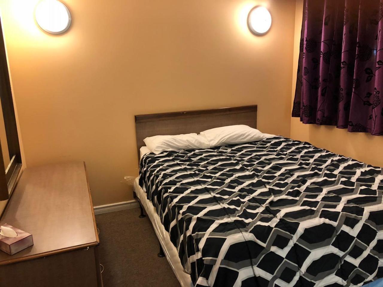 The Capri Motel ウィニペグ エクステリア 写真