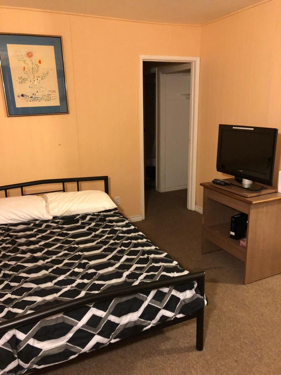 The Capri Motel ウィニペグ エクステリア 写真